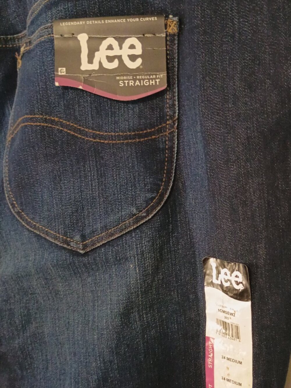 Lee Women’s Plus Size 24M Dark Wash Mid Rise Straight Leg Jeans NWT Regular Fit - Picture 4 of 9